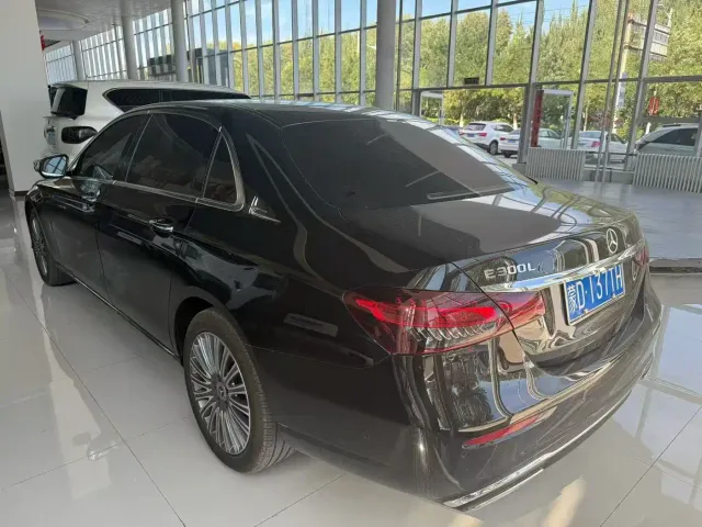 Mercedes-Benz E-Class — Фото автомобиля 4