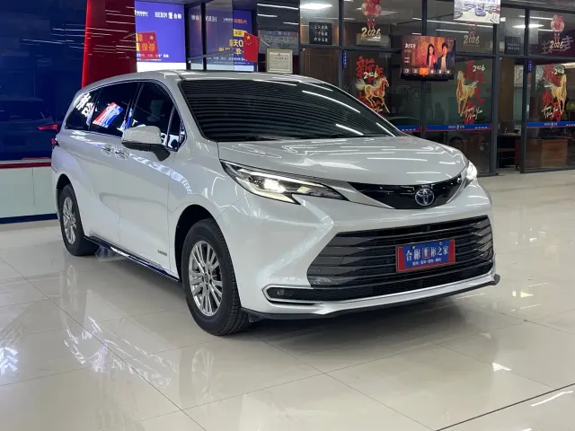 Toyota Sienna — Фото автомобиля 18