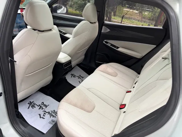 Geely Boyue L — Фото автомобиля 7