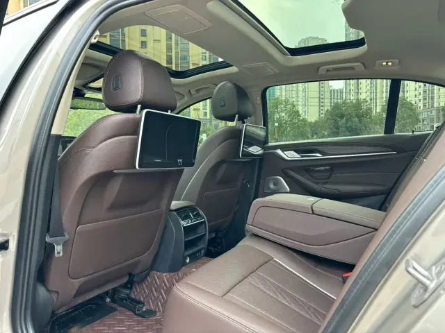 BMW 5 Series — Фото автомобиля 6