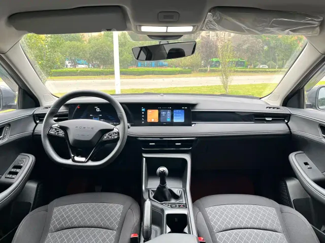 Roewe i5 — Фото автомобиля 13