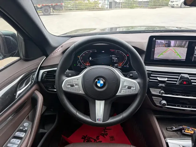 BMW 5 Series — Фото автомобиля 10
