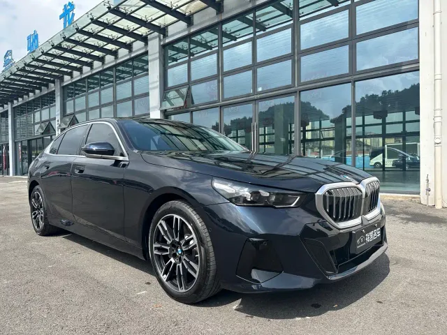 BMW 5 Series — Фото автомобиля 3