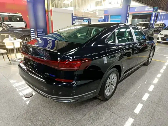 Volkswagen Passat — Фото автомобиля 6