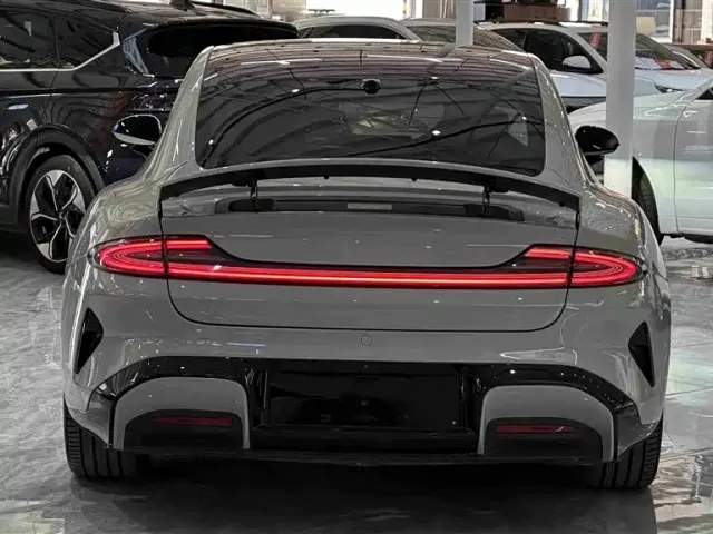 Xiaomi SU7 — Фото автомобиля 7