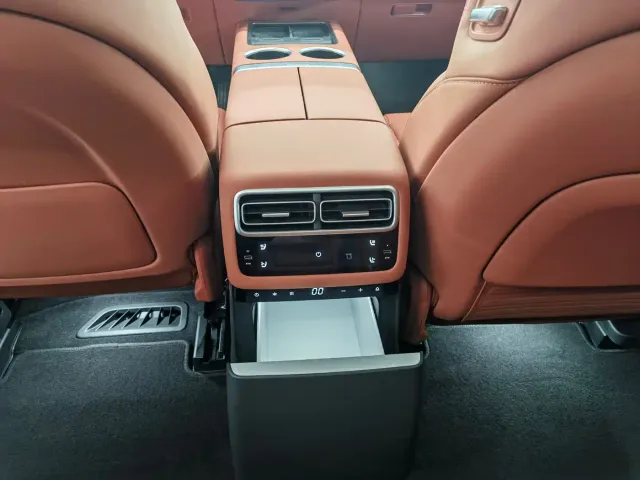 Li Auto L7 — Фото автомобиля 7