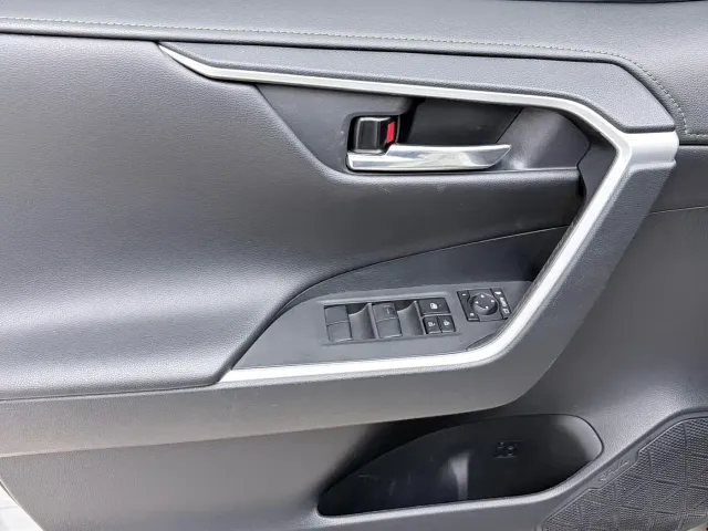 Toyota RAV4 — Фото автомобиля 7
