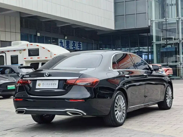 Mercedes-Benz E-Class — Фото автомобиля 6