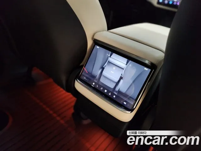 Tesla Model X — Фото автомобиля 13
