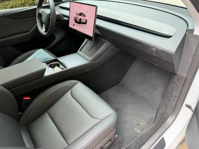 Tesla Model Y — Фото автомобиля 10