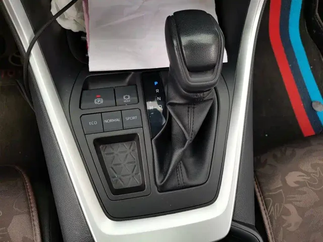 Toyota RAV4 — Фото автомобиля 10