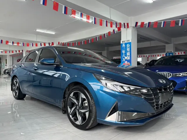 Hyundai Elantra — Фото автомобиля 3