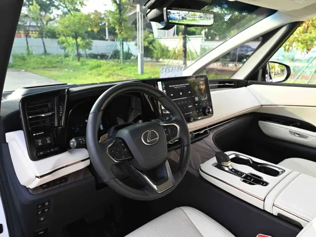 Lexus LM — Фото автомобиля 6