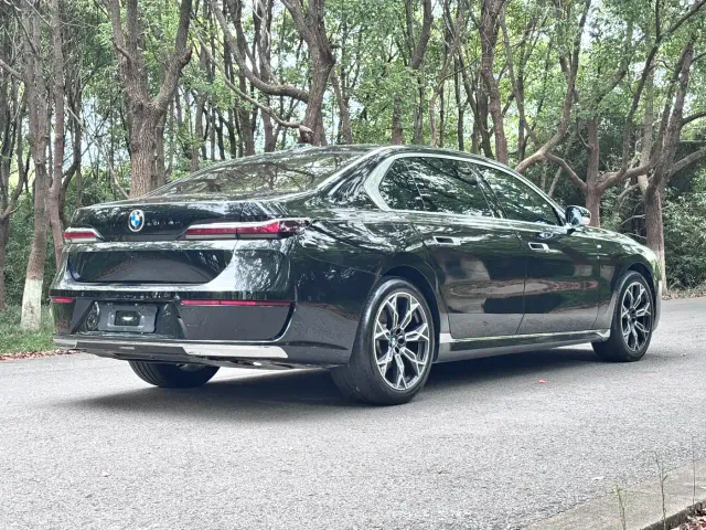 BMW 7 Series — Фото автомобиля 11