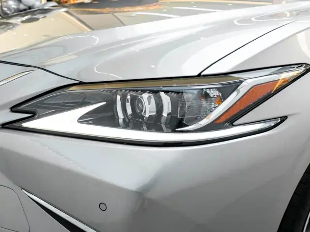 Lexus ES — Фото автомобиля 8