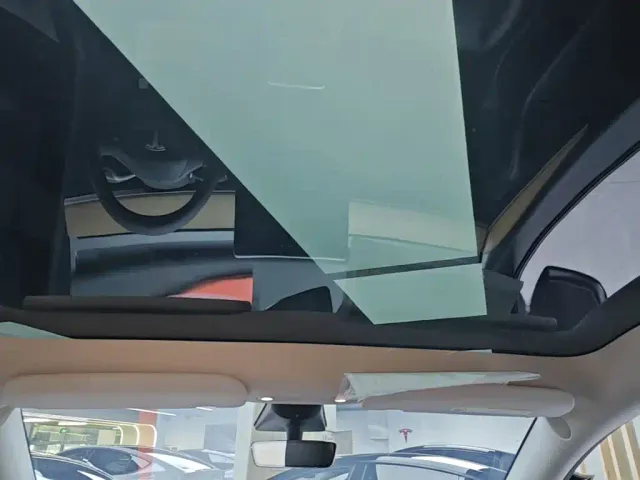 Tesla Model Y — Фото автомобиля 17