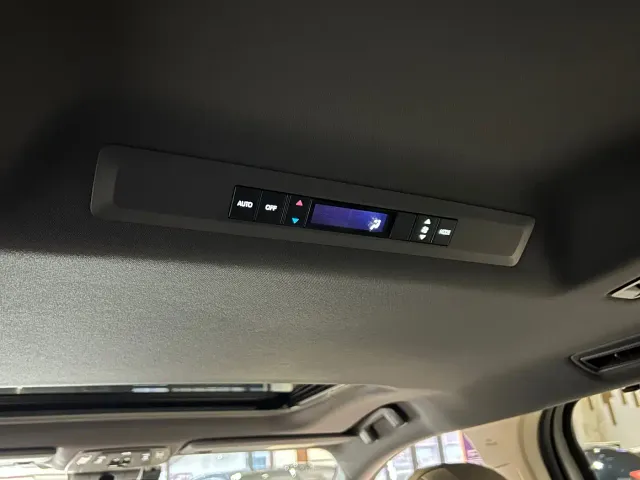Toyota Sienna — Фото автомобиля 18
