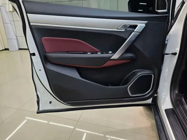 Geely Binyue — Фото автомобиля 15