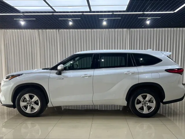 Toyota Highlander — Фото автомобиля 3