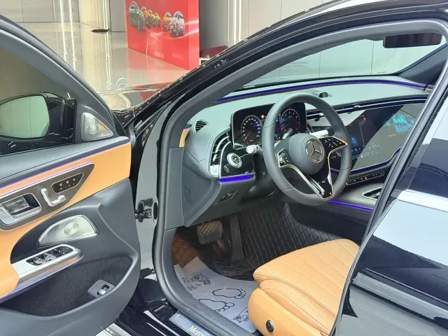 Mercedes-Benz E-Class — Фото автомобиля 4