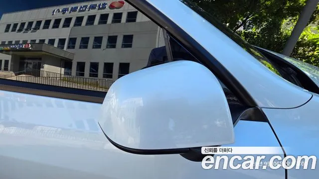 Tesla Model Y — Фото автомобиля 13