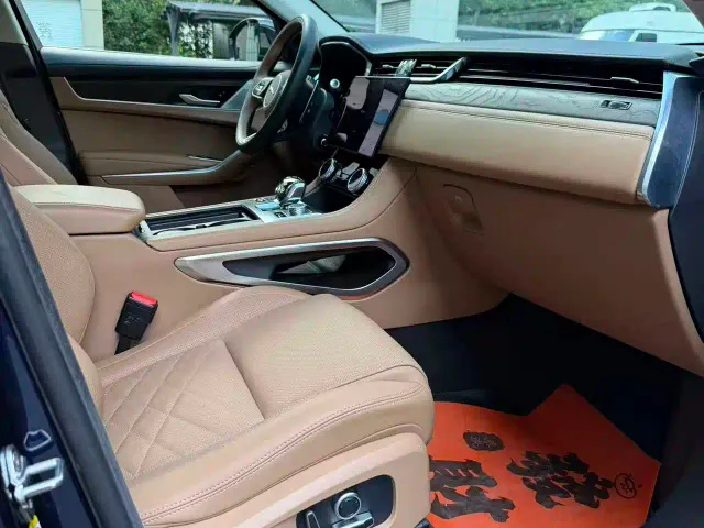 Jaguar F-Pace — Фото автомобиля 9