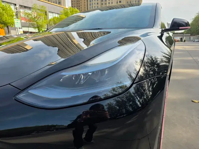 Tesla Model 3 — Фото автомобиля 5