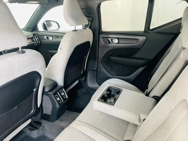 Volvo XC40 — Фото автомобиля 12