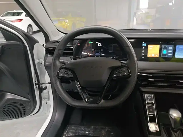 Roewe i5 — Фото автомобиля 10