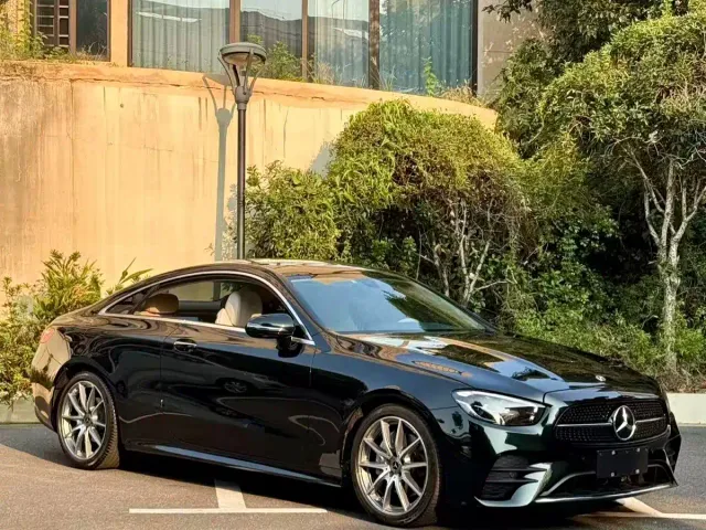 Mercedes-Benz E-Class — Фото автомобиля 2