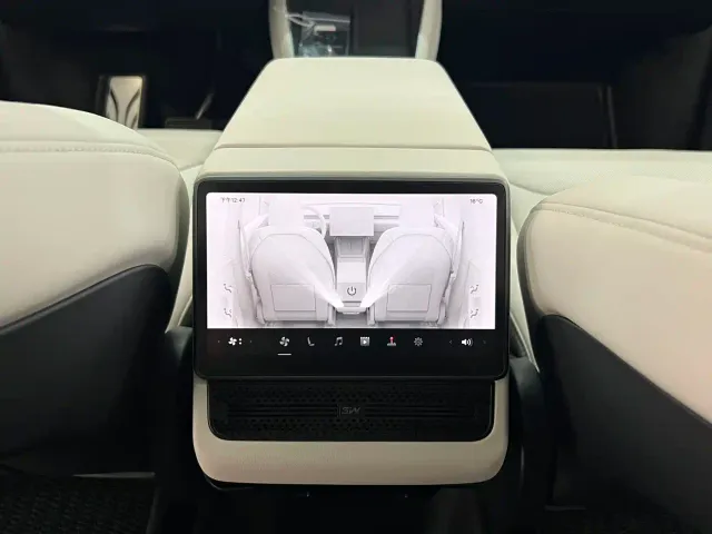Tesla Model Y — Фото автомобиля 7