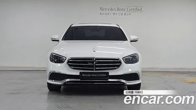 Mercedes-Benz E-Class — Фото автомобиля 3