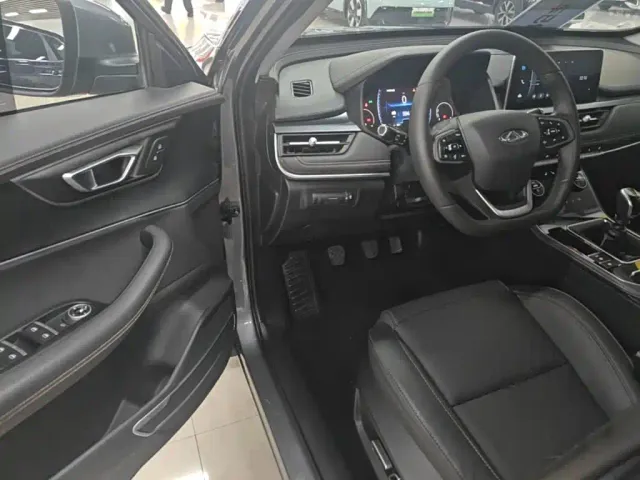 Chery Tiggo 8 — Фото автомобиля 15