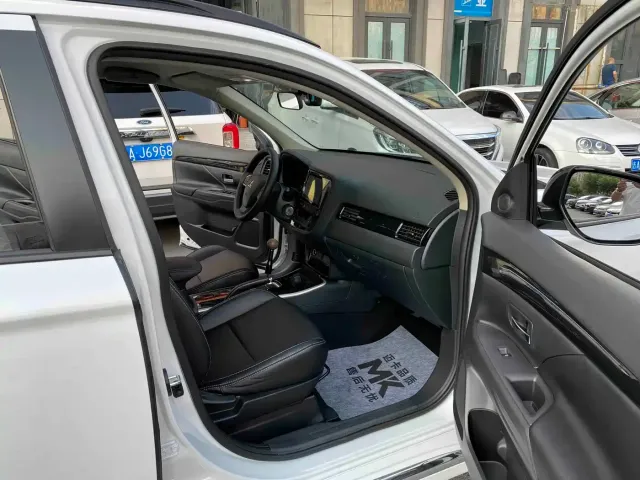 Mitsubishi Outlander — Фото автомобиля 10