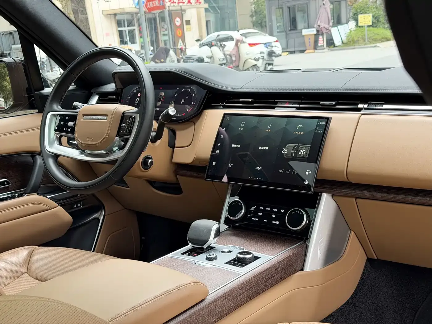 Land Rover Range Rover 2023 3.0 L6 360PS Golden Age Edition — Фото автомобиля 18