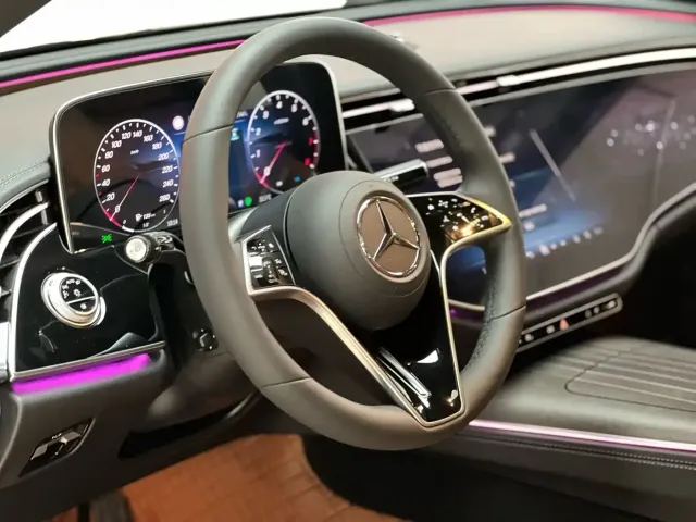 Mercedes-Benz E-Class — Фото автомобиля 7
