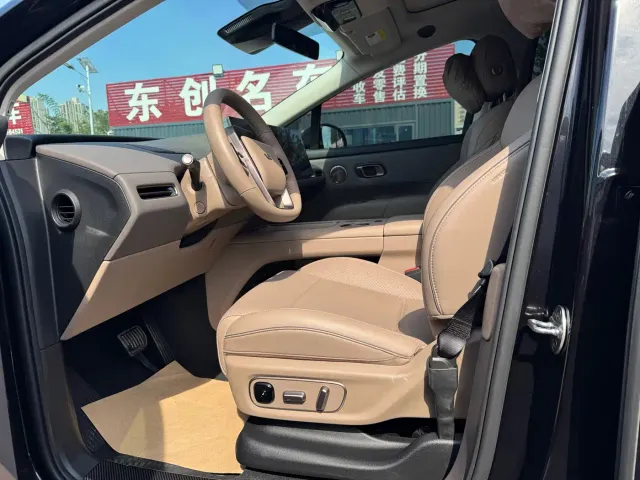 Li Auto i8 — Фото автомобиля 7