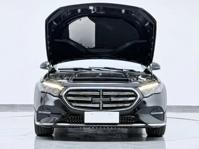 Mercedes-Benz E-Class — Фото автомобиля 9
