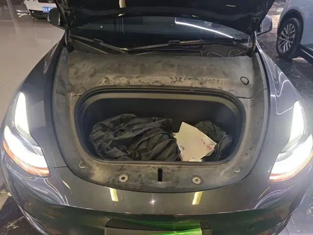 Tesla Model Y — Фото автомобиля 19