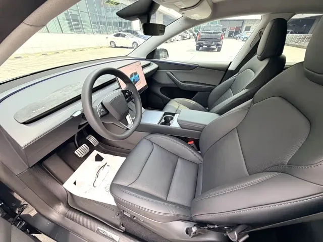 Tesla Model Y — Фото автомобиля 4