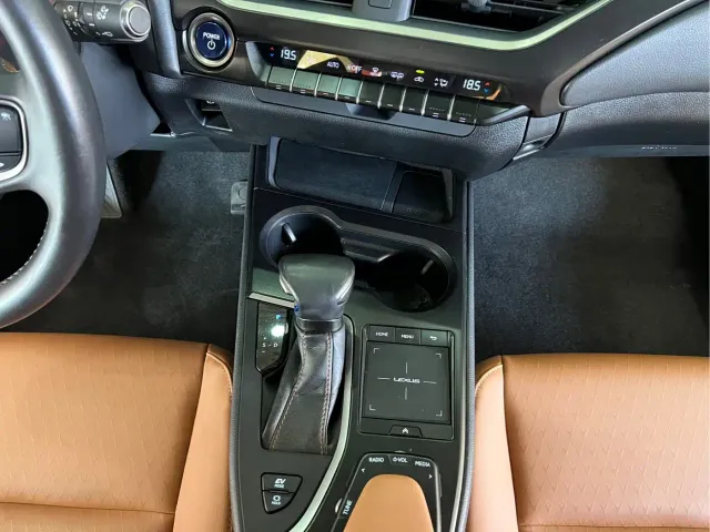 Lexus UX — Фото автомобиля 16