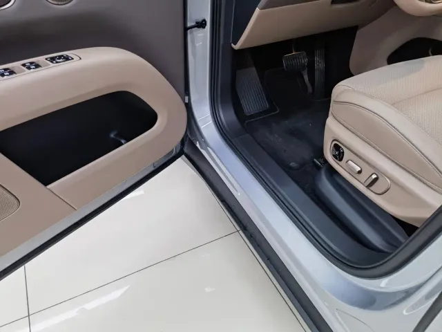 Li Auto i6 — Фото автомобиля 10
