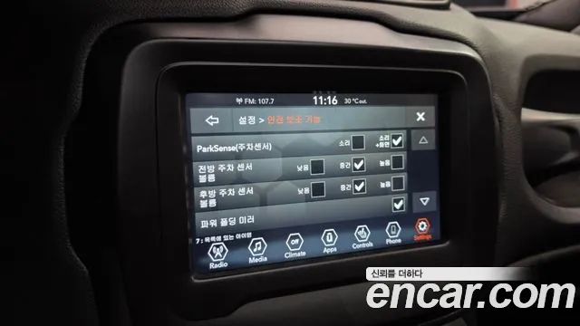 Jeep Renegade — Фото автомобиля 15