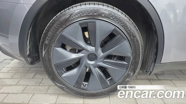 Tesla Model Y — Фото автомобиля 5