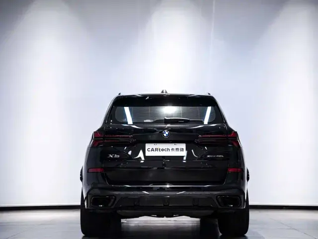 BMW BMW X5 2023 xDrive 40Li M Sport Black Night Package — Фото автомобиля 6