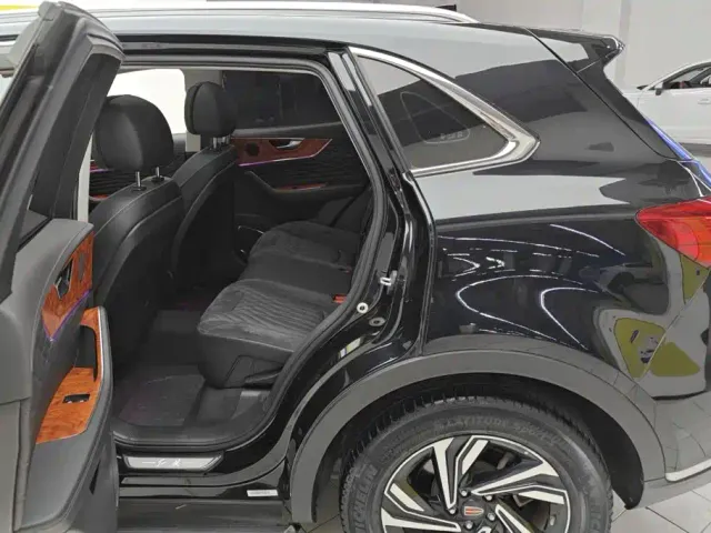 Hongqi HS5 — Фото автомобиля 11
