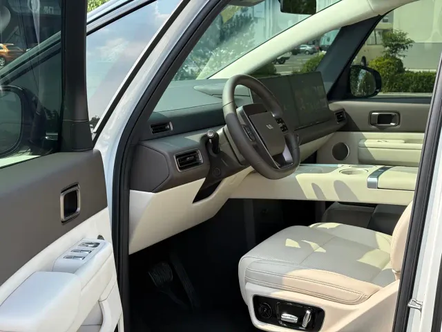 Li Auto MEGA — Фото автомобиля 7