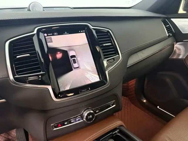 Volvo XC90 — Фото автомобиля 9