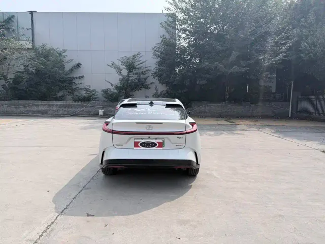 Toyota bZ5 — Фото автомобиля 5