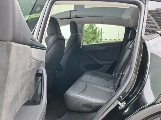 Tesla Model Y — Фото автомобиля 5